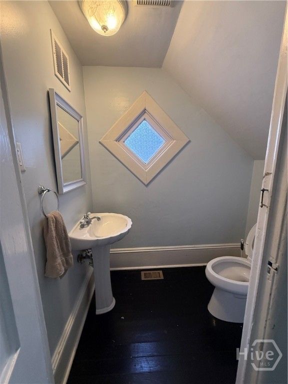 Image 17 of property listing at 115 W 37th Street, Savannah, GA 31401