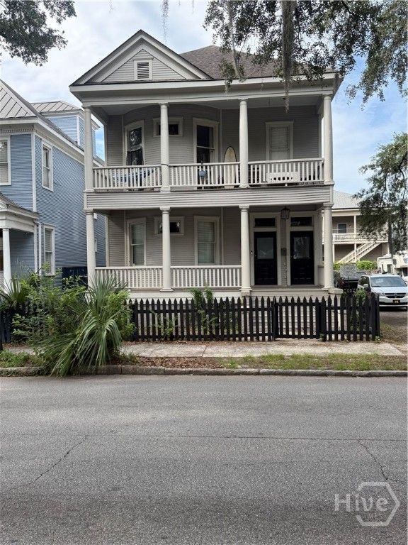 Image 5 of property listing at 115 W 37th Street, Savannah, GA 31401