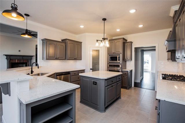 294 Arlington Way, Tontitown, AR 72762