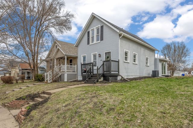 1106 9th Street SE, Cedar Rapids, IA 52401
