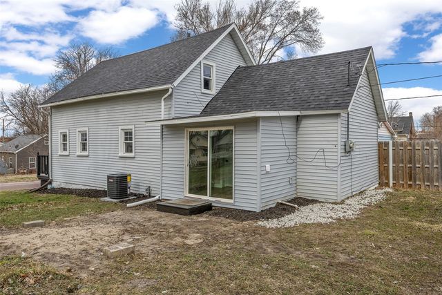 1106 9th Street SE, Cedar Rapids, IA 52401