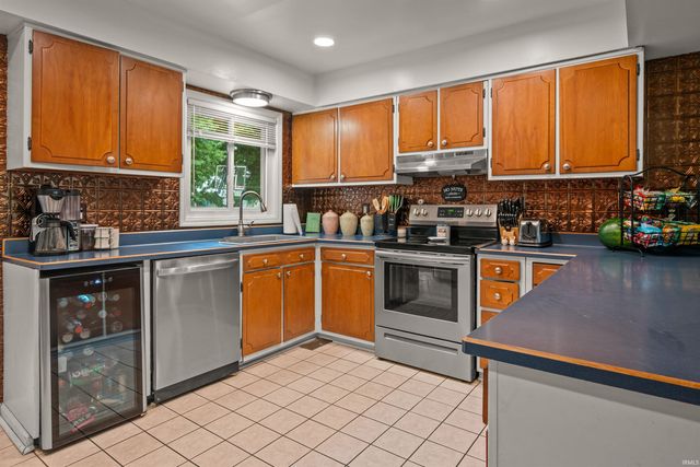 409 N Meadow Lane, Hartford City, IN 47348