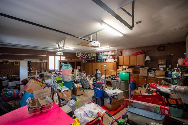 409 N Meadow Lane, Hartford City, IN 47348