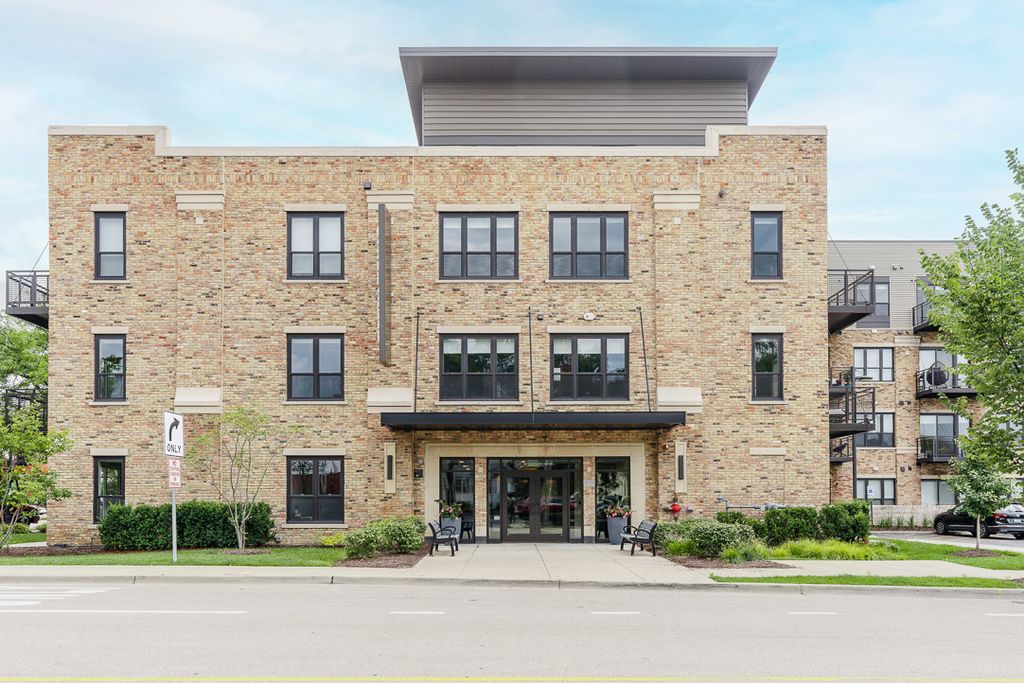 101 W Liberty Street 415, Barrington, IL 60010