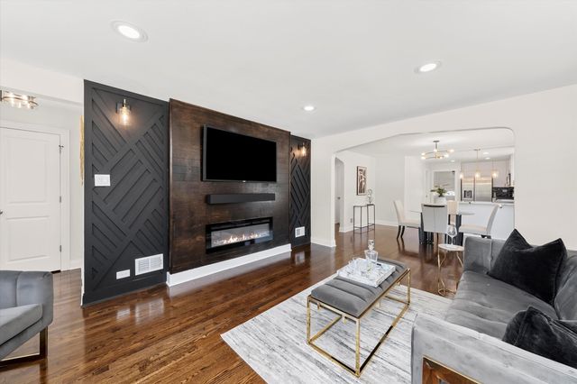 10500 S King Drive, Chicago, IL 60628