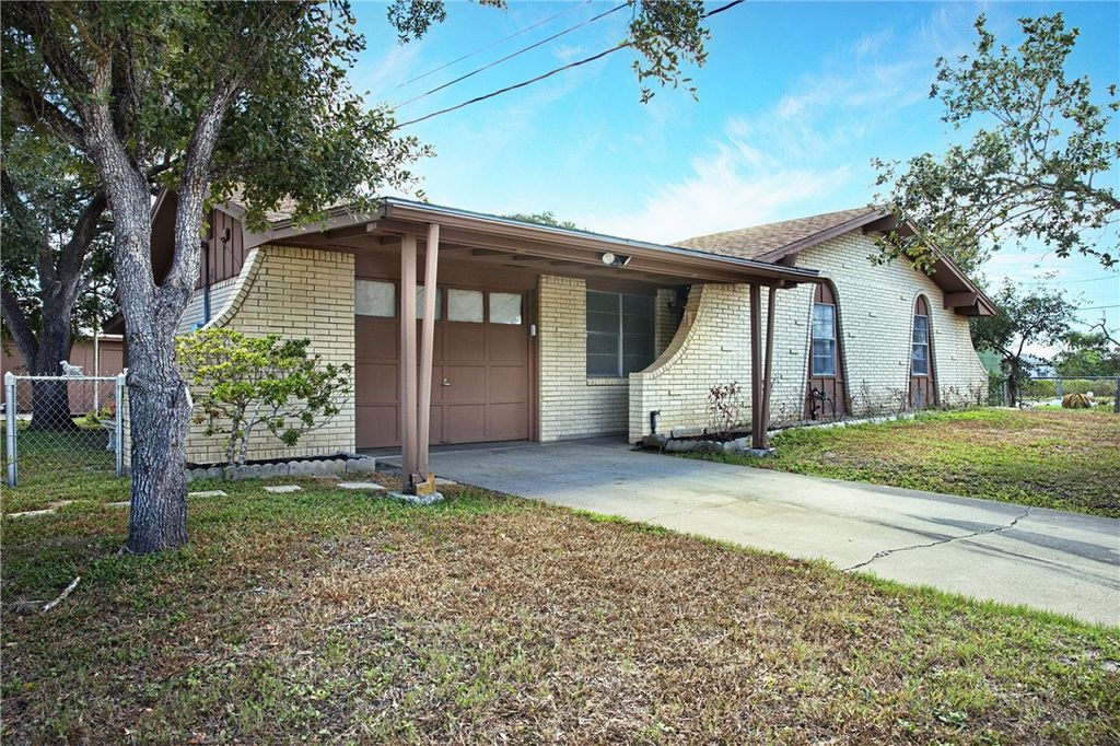 803 Avenue H, Sinton, TX 78387 — photo 2