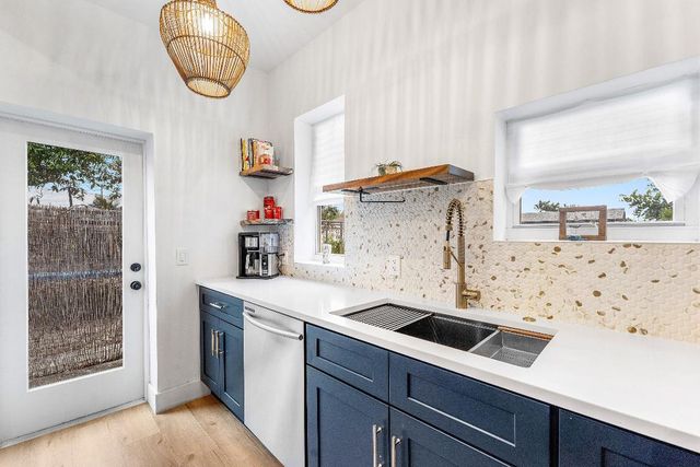 709 SW 9th Court, Delray Beach, FL 33444