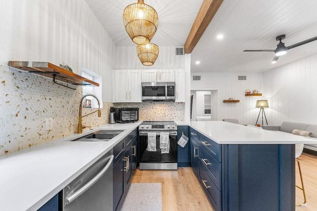 709 SW 9th Court, Delray Beach, FL 33444