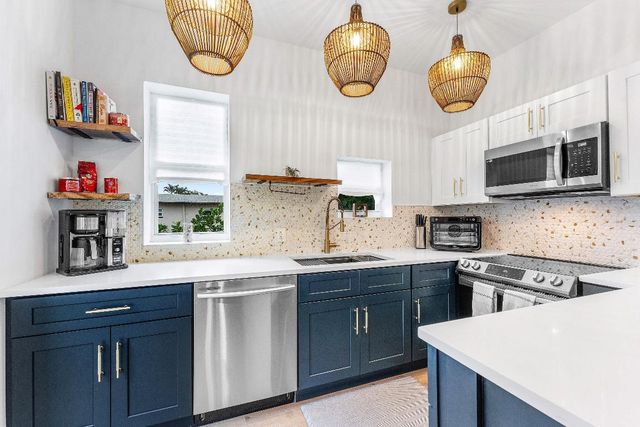 709 SW 9th Court, Delray Beach, FL 33444