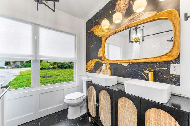 709 SW 9th Court, Delray Beach, FL 33444