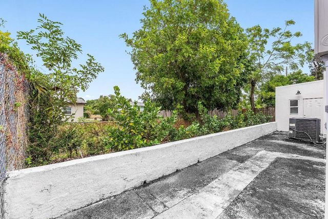 709 SW 9th Court, Delray Beach, FL 33444