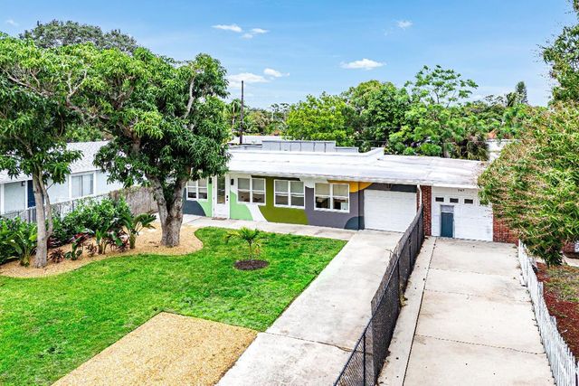 709 SW 9th Court, Delray Beach, FL 33444