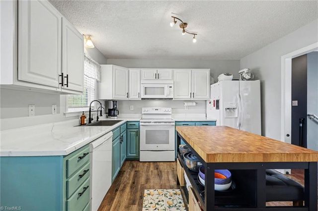 4045 Lenora Drive, Winston-salem, NC 27107