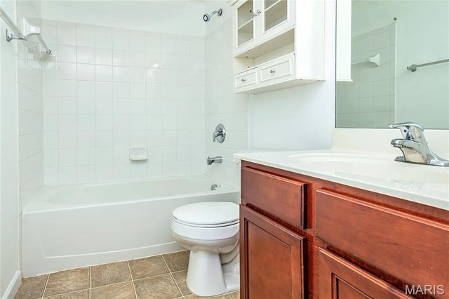 1951 Greenpoint Drive 204, St Louis, MO 63122