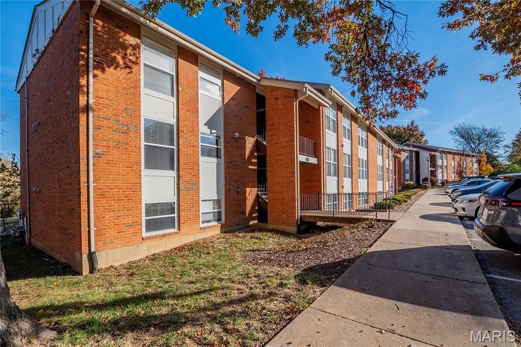 1951 Greenpoint Drive 204, St Louis, MO 63122