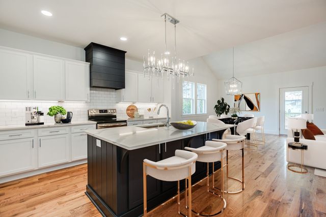 335B McKennell Dr, Nashville, TN 37206