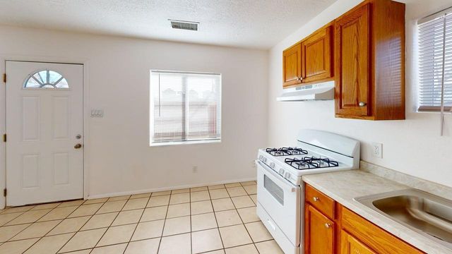 313 McKnight Avenue NE C, Albuquerque, NM 87102