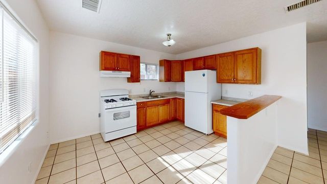 313 McKnight Avenue NE C, Albuquerque, NM 87102