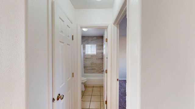 313 McKnight Avenue NE C, Albuquerque, NM 87102