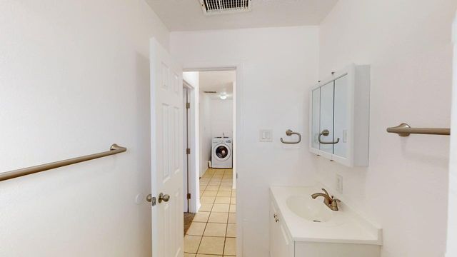 313 McKnight Avenue NE C, Albuquerque, NM 87102