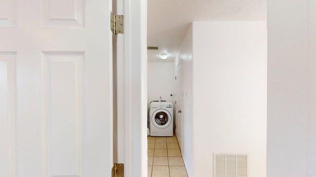 313 McKnight Avenue NE C, Albuquerque, NM 87102