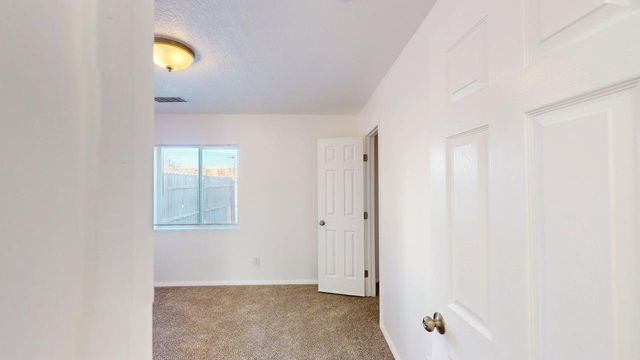 313 McKnight Avenue NE C, Albuquerque, NM 87102