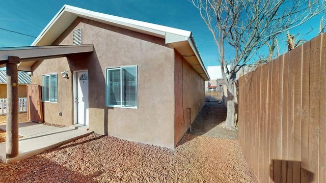 313 McKnight Avenue NE C, Albuquerque, NM 87102