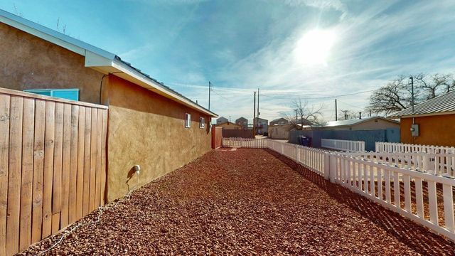 313 McKnight Avenue NE C, Albuquerque, NM 87102