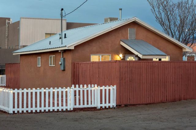 313 McKnight Avenue NE C, Albuquerque, NM 87102