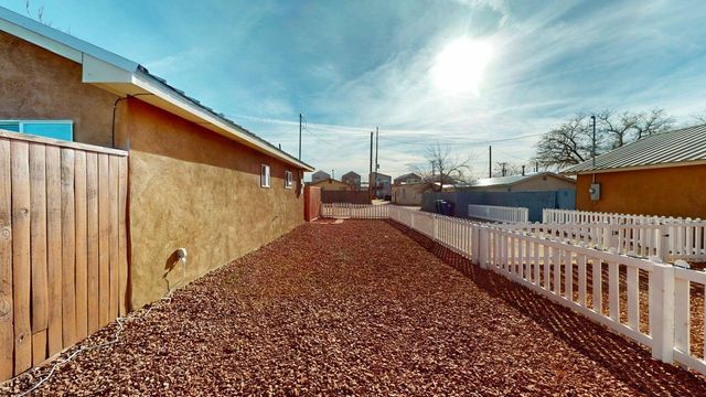 313 McKnight Avenue NE C, Albuquerque, NM 87102