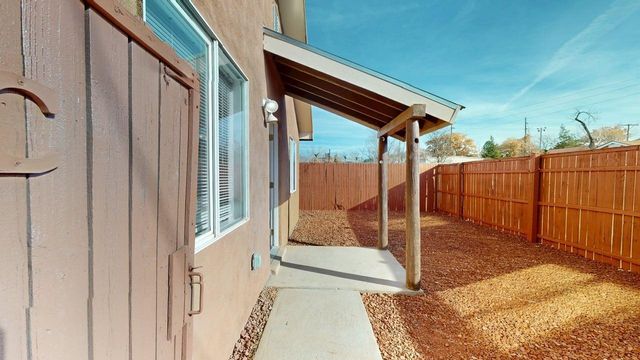 313 McKnight Avenue NE C, Albuquerque, NM 87102