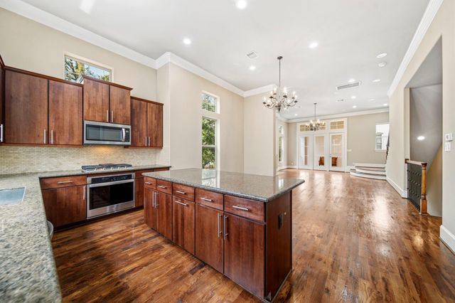 741 Live Oak Street, Houston, TX 77003