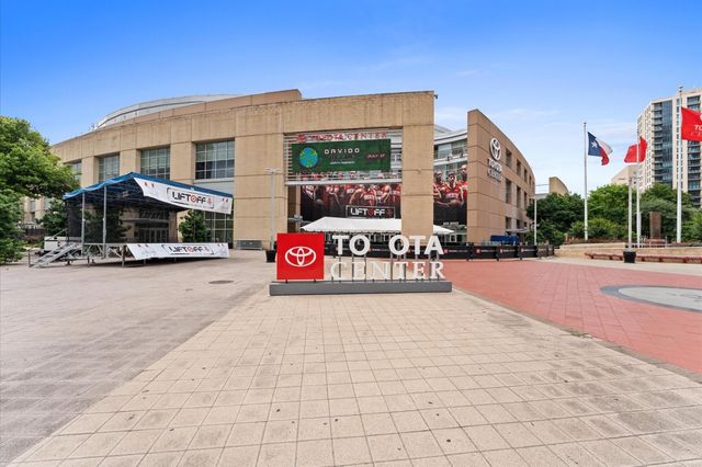 741 Live Oak Street, Houston, TX 77003