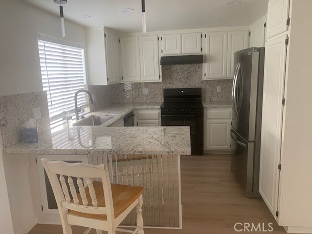 11300 Foothill 2, Lakeview Terrace, CA 91342