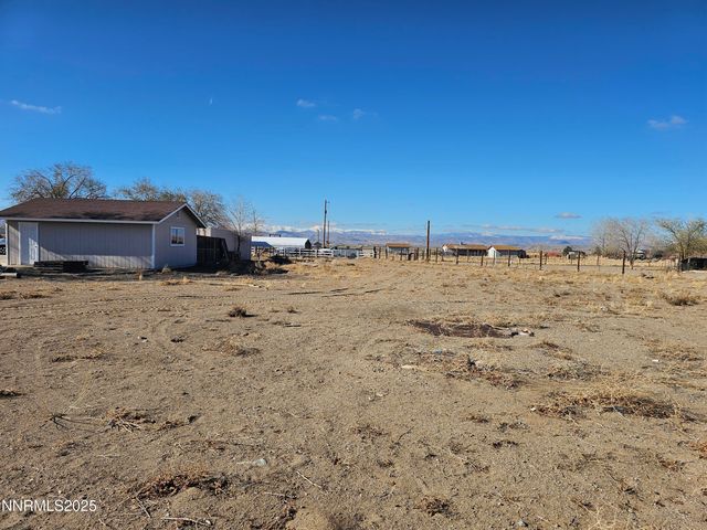 9 Holmes Court, Yerington, NV 89447