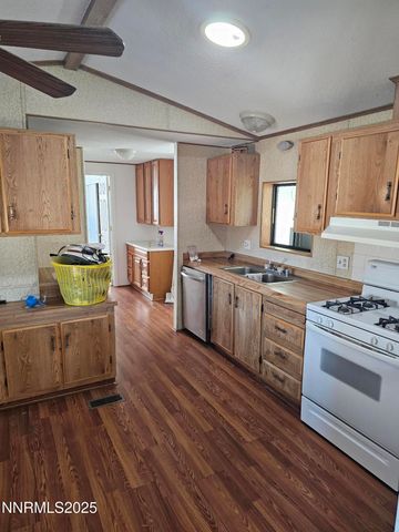 9 Holmes Court, Yerington, NV 89447