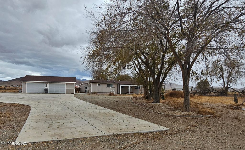 9 Holmes Court, Yerington, NV 89447
