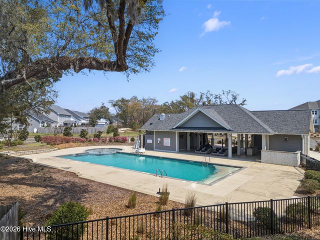 61 Chickadee Way, Hampstead, NC 28443