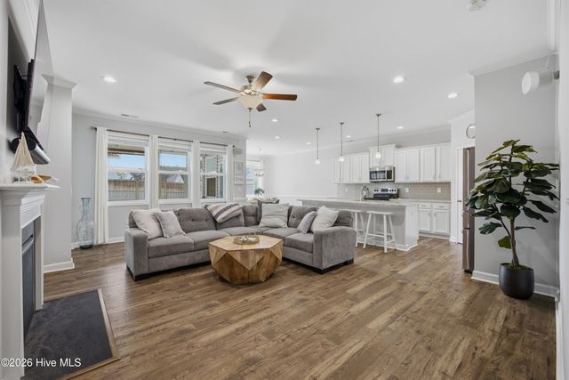 61 Chickadee Way, Hampstead, NC 28443