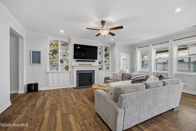 61 Chickadee Way, Hampstead, NC 28443