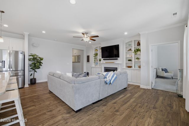 61 Chickadee Way, Hampstead, NC 28443