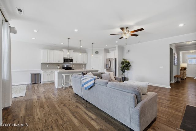 61 Chickadee Way, Hampstead, NC 28443