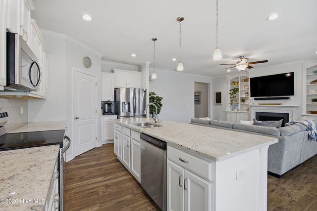 61 Chickadee Way, Hampstead, NC 28443