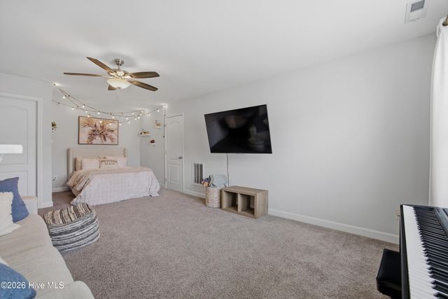 61 Chickadee Way, Hampstead, NC 28443