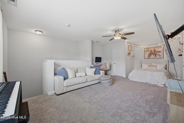 61 Chickadee Way, Hampstead, NC 28443