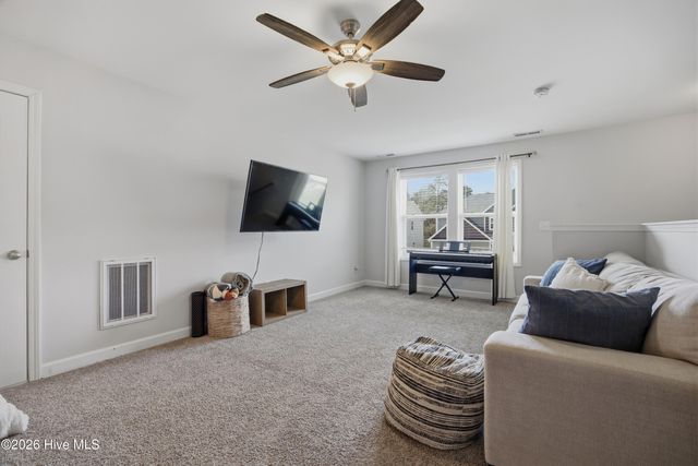 61 Chickadee Way, Hampstead, NC 28443