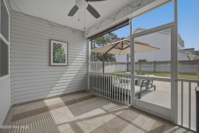 61 Chickadee Way, Hampstead, NC 28443