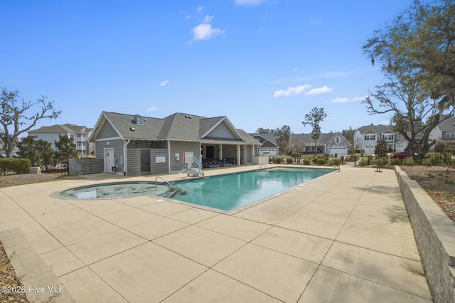 61 Chickadee Way, Hampstead, NC 28443