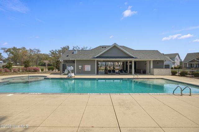 61 Chickadee Way, Hampstead, NC 28443