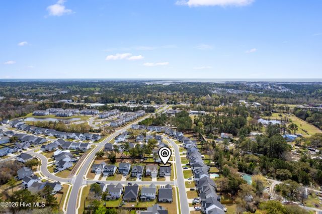 61 Chickadee Way, Hampstead, NC 28443